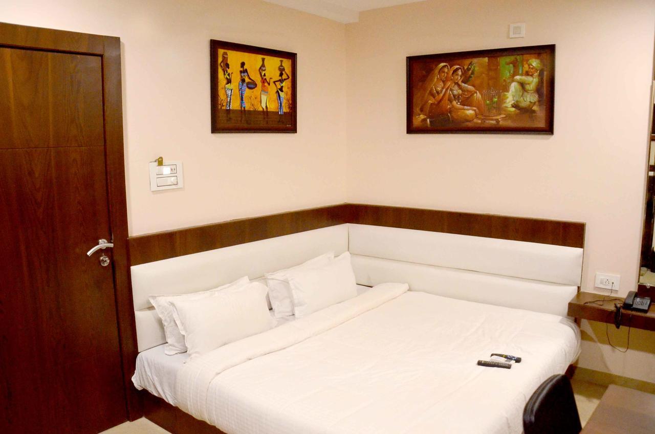 Hotel Shikhar Darshan Ujaim Exterior foto
